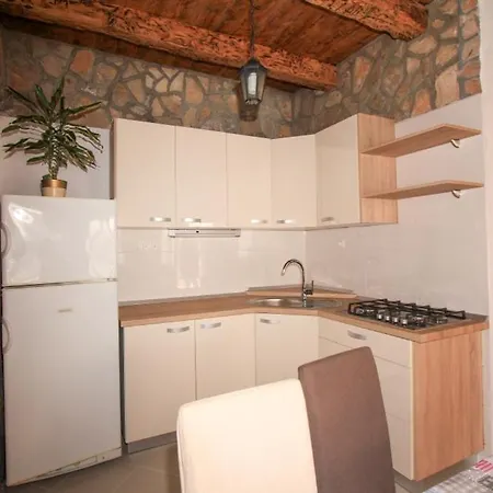 Robinson Lenka 公寓